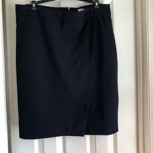 Larry Levine, navy blue, front overlap, fully lined, knee hi pencil skirt